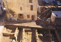 Vue d'ensemble de structures d'habitat dans la ville basse du deuxième village de l'île de Martigues (début à fin du IIe siècle avant notre ère).