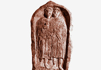 Stèle funéraire en calcaire d'un couple de vignerons, IIe-IIIe siècle de notre ère, provenant de Brochon (Côte-d'Or). Musée archéologique de Dijon.