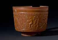 Vase encéramique sigillée de Germanus, potier à la Graufesenque (Aveyron), Iersiècle de notre ère, sur lequel est représentée la récolte du raisin. Ilprovient de la nécropole de Blossac, à Vienne.Musée de la Ville de Poitiers.