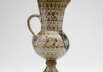 Pichet hispano-mauresque décoré de grappes de raisin, XVe siècle, atelier de Manisès près de Valence (Espagne).Musée national du Moyen Âge, Paris.
