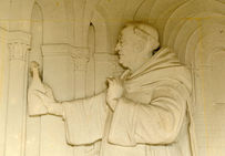 Dom Pérignon était un moine bénédictin de l'abbaye d'Hautvillers (Marne), en charge du cellier. La légende raconte qu'il aurait découvert la manière de faire mousser le vin de champagne en bouteille en adaptant la technique utilisée pour la blanquette de Limoux.