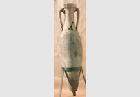 Amphore à conserve de poisson provenant de la fouille de l'Estagnon, à Fos-sur-Mer (Bouches-du-Rhône).